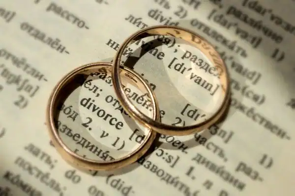 Image of rings removed before divorce mediation Bridport